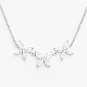 Colar com borboletas na zircônia